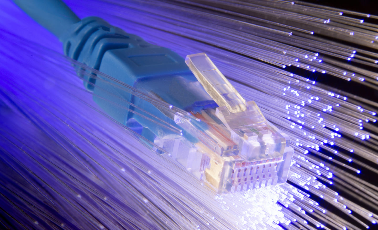 Beneficiile rețelelor pe fibră optică: Viitorul telecomunicațiilor